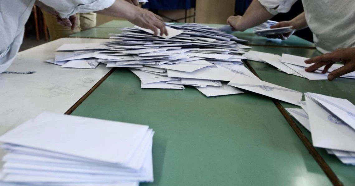 Ανατροπή στο πολιτικό σκηνικό – Public Issue: Μεγάλο προβάδισμα ΝΔ στην παράσταση νίκης – Πρόωρες εκλογές θέλει το 56%